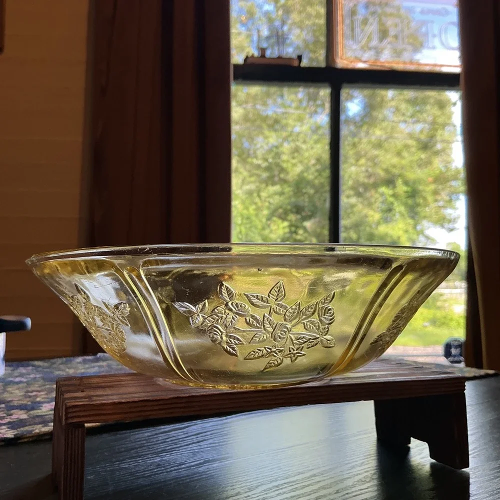 Federal Glass Sharon Cabbage Rose‎ Amber Depression Bowl 8.5 Inch Vintage